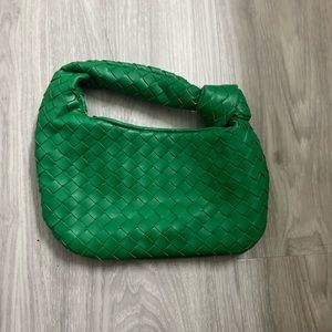 Green woven bag like new